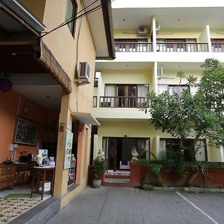 Hotel Reddoorz @ Pantai Cemara Sanur Esterno foto