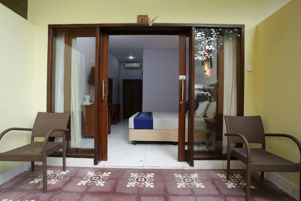 Hotel Reddoorz @ Pantai Cemara Sanur Esterno foto