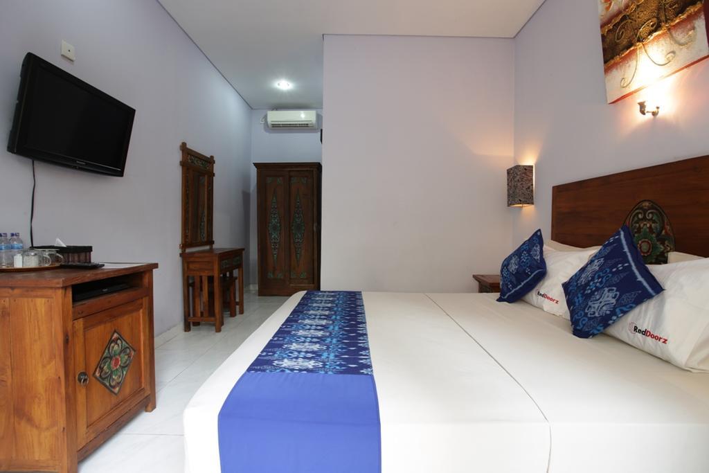 Hotel Reddoorz @ Pantai Cemara Sanur Esterno foto