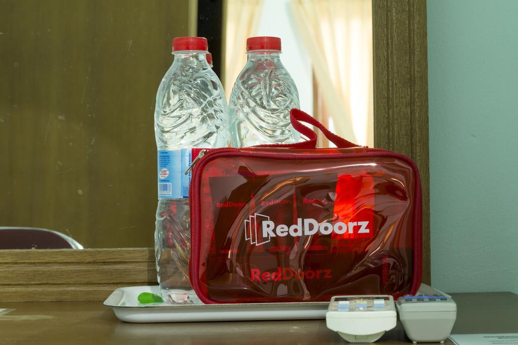 Hotel Reddoorz @ Pantai Cemara Sanur Esterno foto