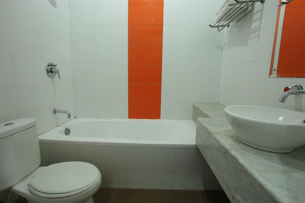 Hotel Reddoorz @ Pantai Cemara Sanur Esterno foto