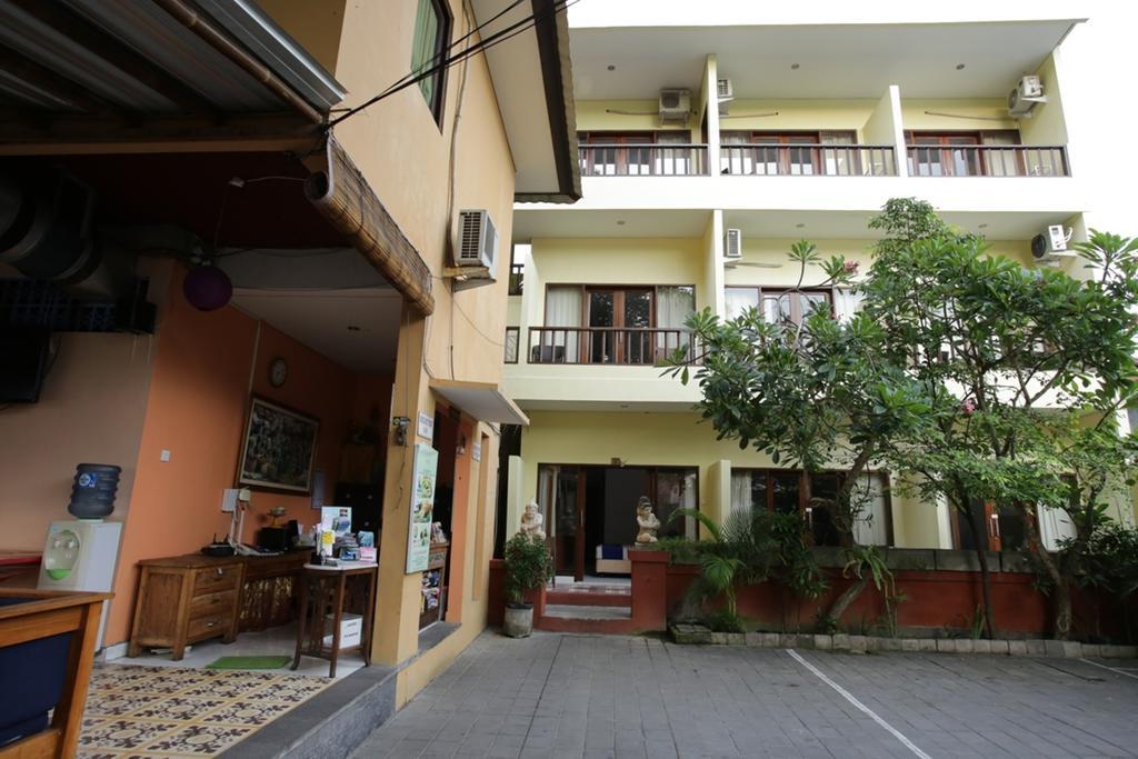 Hotel Reddoorz @ Pantai Cemara Sanur Esterno foto