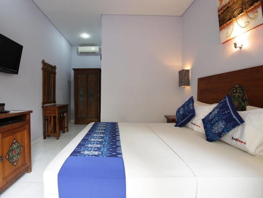 Hotel Reddoorz @ Pantai Cemara Sanur Esterno foto