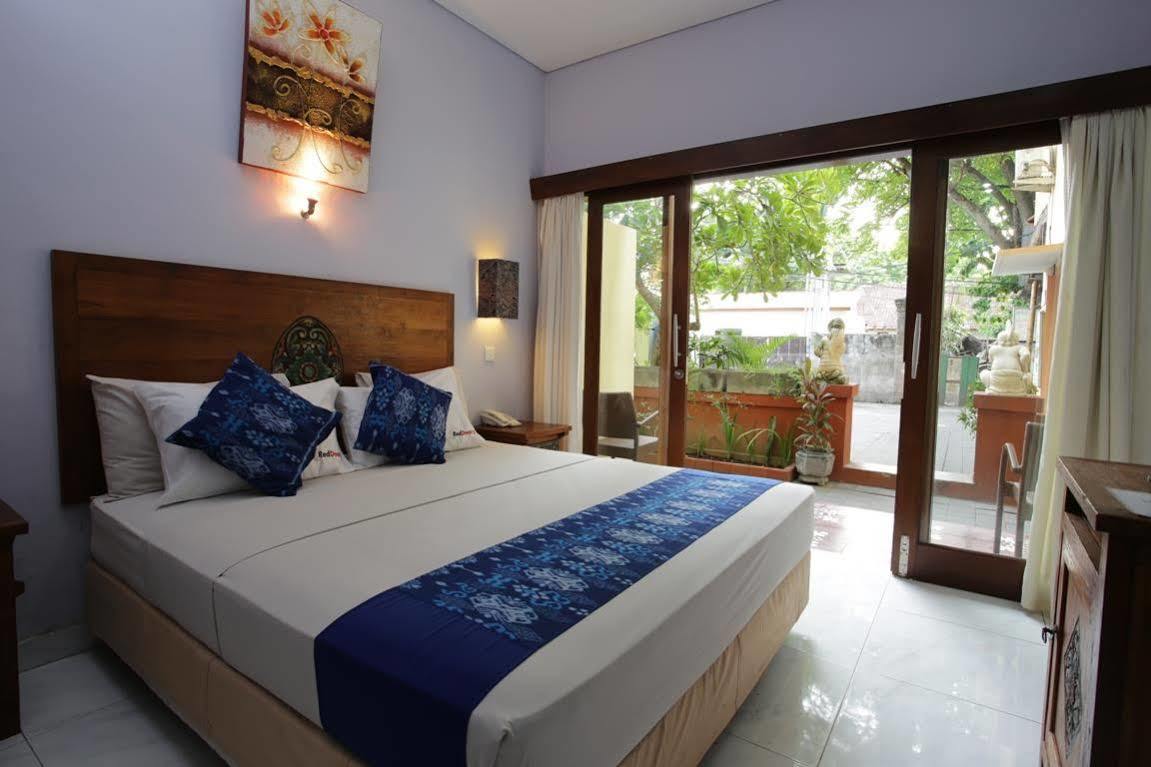 Hotel Reddoorz @ Pantai Cemara Sanur Esterno foto